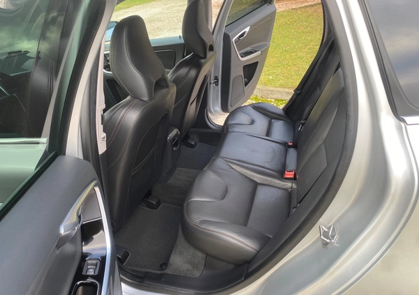 Volvo XC 60 cena 79999 przebieg: 125000, rok produkcji 2017 z Staszów małe 781